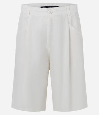 Bermuda Baggy Relaxed em Sarja com Pregas