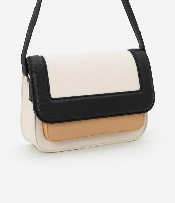 Bolsa Shoulder Média com Tampa e Contraste de Cores