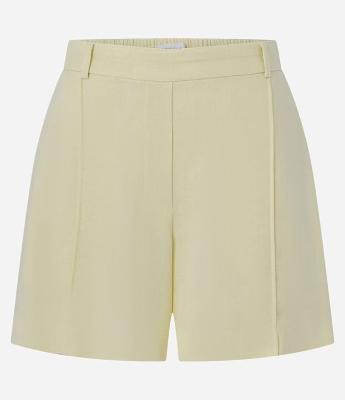 Short em Viscolinho com Cós Alfaiatado e Frisos