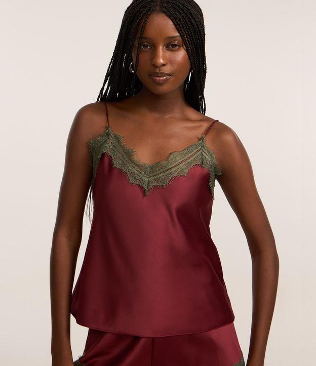 Blusa em Cetim com Alça Fina e Renda Contrastante no Decote - 2