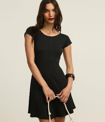 Vestido Curto em Ponto Roma com Recortes