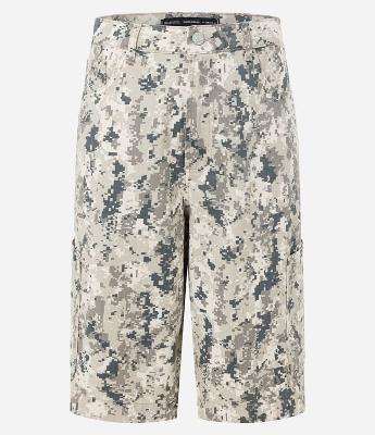 Bermuda Super Baggy em Sarja com Bolsos Grandes Laterais Camuflada