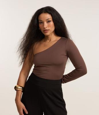 Blusa em Microfibra com Ombro Só e Manga Longa