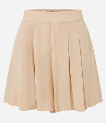 Short Curto com Pregas e Bolsos