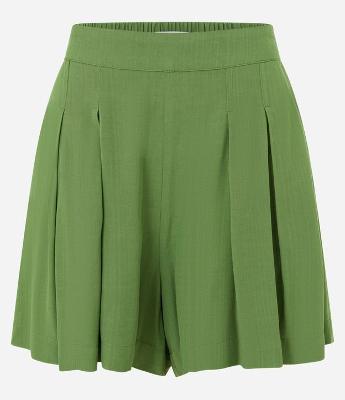 Short Curto com Pregas e Bolsos
