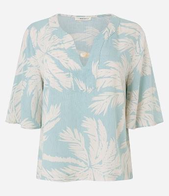 Blusa em Viscose com Decote V e Estampa Folhagem