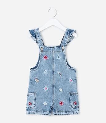 Jardineira Infantil em Jeans com Estampa Bordada de Mini Ícones e Frufru- Tam 1 a 6 Anos