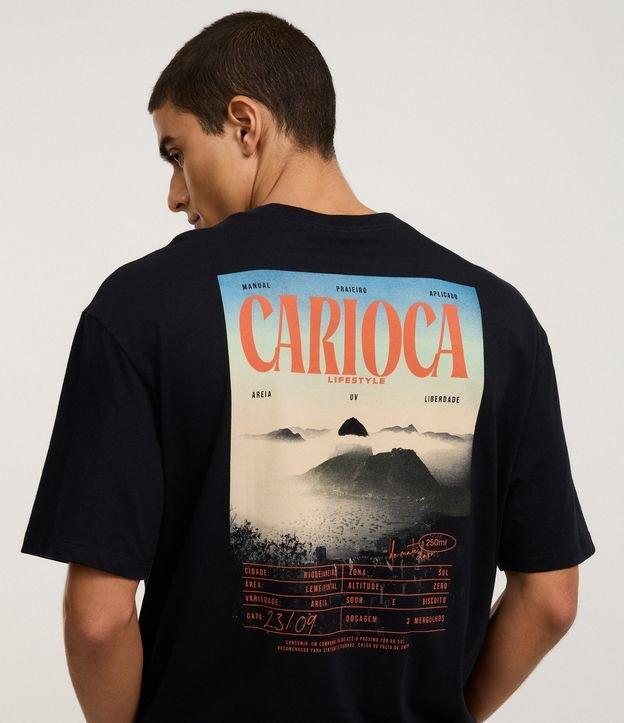 Camiseta Relaxed em Algodão com Estampa de Praia Carioca - 2