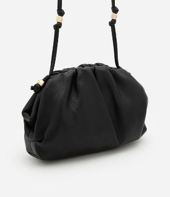 Bolsa Transversal Pequena com Detalhes em Metal e Alça de Cordão Boho Romântico