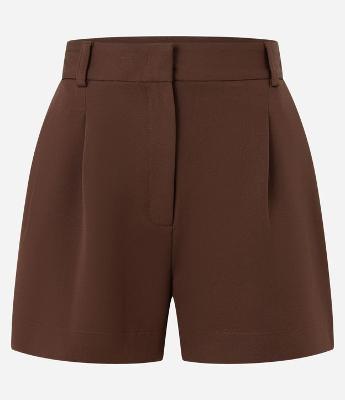 Short com Corte Alfaiatado e Pregas Frontais