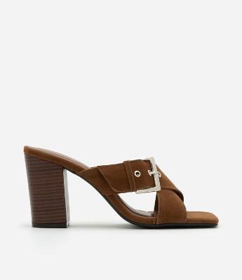 Sandália Mule com Efeito Camurça e Fivela Lateral