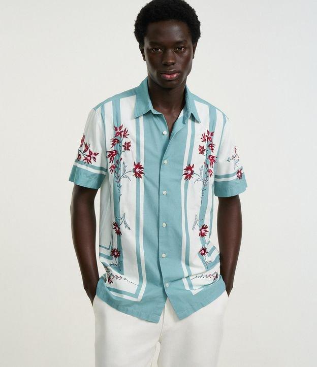 Camisa Regular em Voil com Estampa de Lenço e Bordado Floral - 1