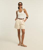 Bermuda em Sarja com Pregas e Costura Contrastante - 1