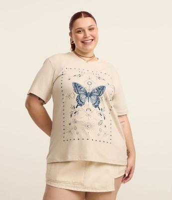 Camiseta Alongada com Borboleta Curve & Plus Size