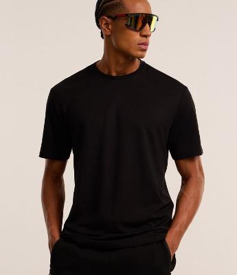 Camiseta Comfort Esportiva em Malha Tecnológica com Tecnologia Dry