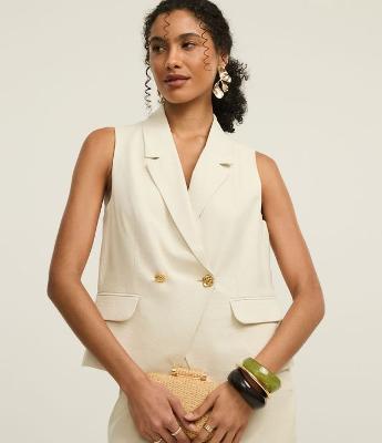 Colete Longo em Viscose com Gola Blazer e Botão Floral