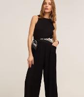 Macacão em Viscose com Alça Larga e Bolsos - 2