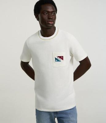 Camiseta em Algodão com Estampa Náutico no Bolso  e Lettering M.R.F