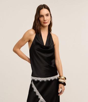 Blusa Frente Única em Cetim com Decote Degagê com Renda na Barra