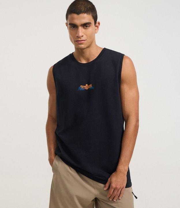 Regata Comfort em Algodão com Estampa Lettering  Outsiders Texturizada - 2