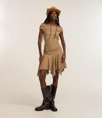 Vestido Curto Texturizado Ombro a Ombro e com Barra em Pontas