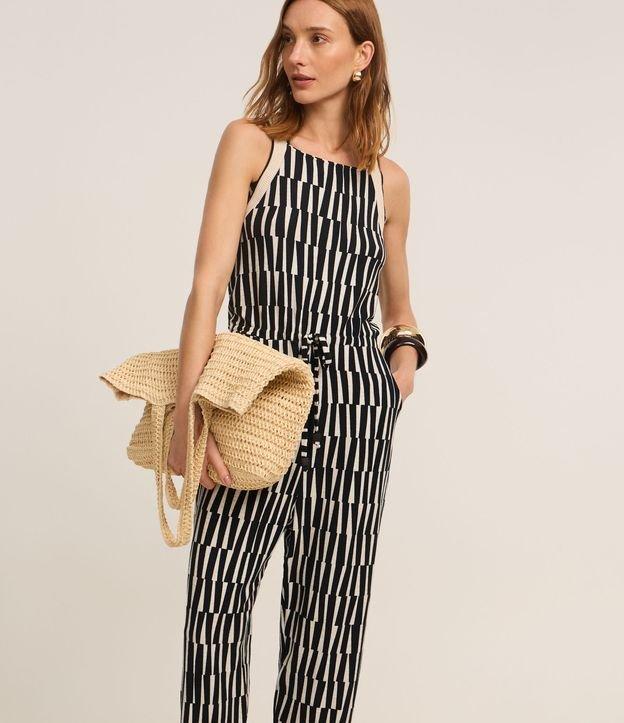 Macacão Reto em Viscose com Detalhes em Tricô e Estampa Geométrica - 2