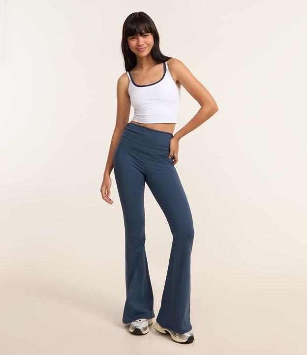 Calça Flare com Pala em Microfibra - 3