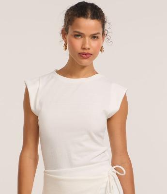 Blusa com Textura e Ombro Estruturado