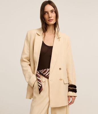 Blazer Oversized em Viscolinho com Botões e Lapelas