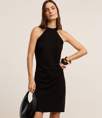 Vestido Curto em Crepe com Gola Halter