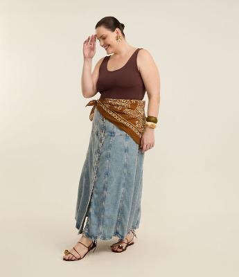 Saia Midi em Jeans com Recortes e Botões Curve & Plus Size