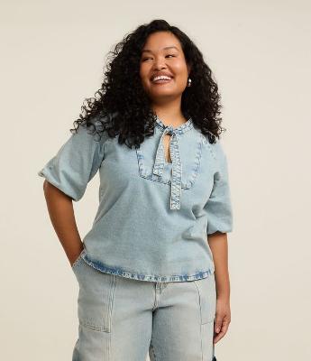 Blusa em Jeans com Amarração no Decote Curve & Plus Size