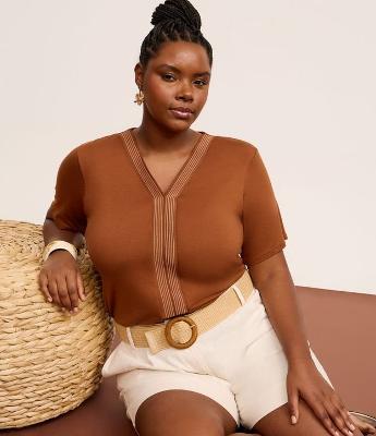 Blusa em Viscocrepe com Decote V em Retilínea Curve & Plus Size