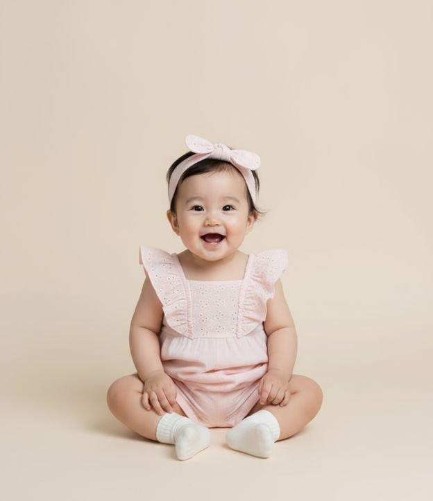 Macaquinho em Tricoline com Babado Broderie e Faixa de Cabelo - Tam 0 a 18 Meses - 2