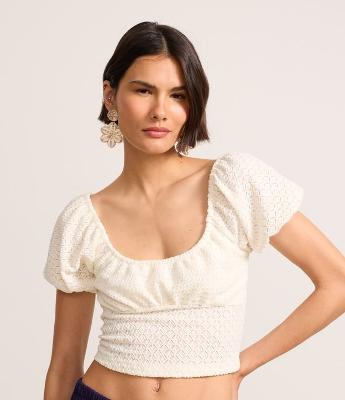 Blusa Cropped em Renda com Recorte no Busto