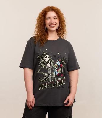 Camiseta Alongada Estonada com Estampa Nightmare Curve & Plus Size