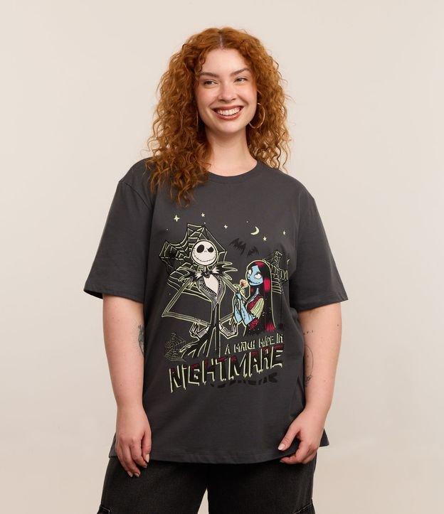 Camiseta Alongada Estonada com Estampa Nightmare Curve & Plus Size - 1