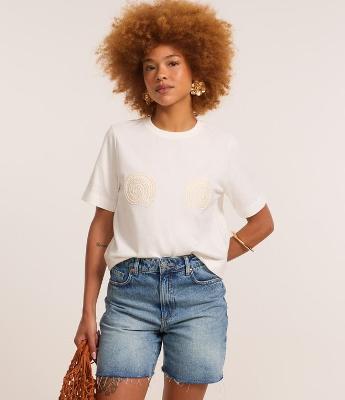 Camiseta em Algodão com Bordado de Conchas