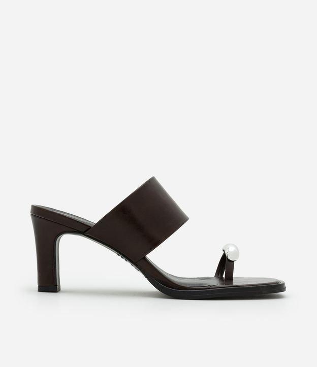 Sandália Mule em PU com Tira Larga e Dedeira de Metal - 1