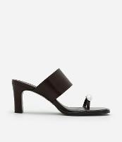 Sandália Mule em PU com Tira Larga e Dedeira de Metal - 1