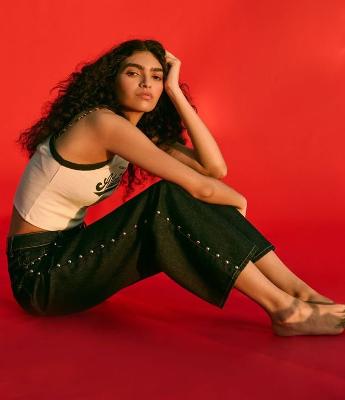 Calça Loose Cintura Baixa em Jeans com Tachas