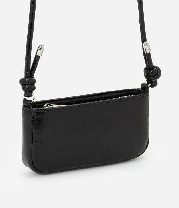 Bolsa Carteira Transversal Grande com Alça Tubular e Detalhes de Metal - 1