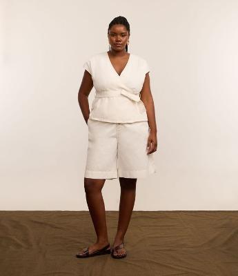 Bermuda em Sarja Alfaiatada Curve & Plus Size