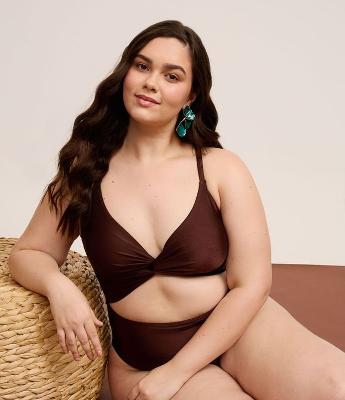 Maiô em Microfibra Brilhante com Busto Torcido e Recorte no Abdômen Curve & Plus Size