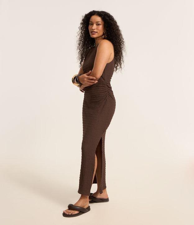 Vestido Longo Texturizado com Franzido Lateral e Nó na Alça - 2