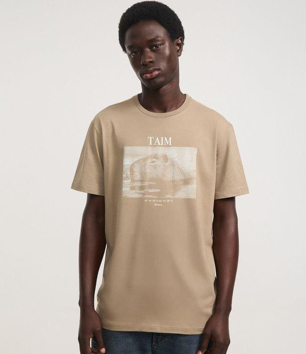 Camiseta em Algodão com Estampa de Capivara e Lettering Taim - 1