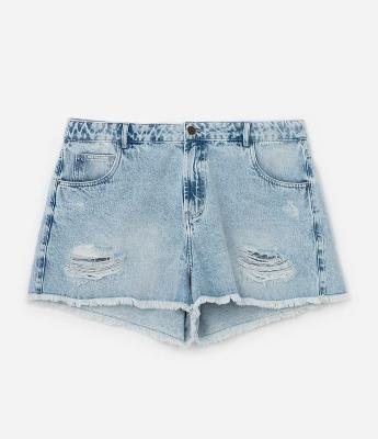 Short Boyfriend em Jeans com Puídos e Bordado de Guarda Sol Curve & Plus Size