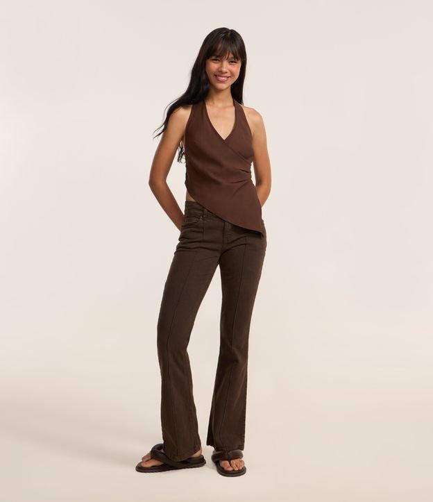 Calça Flare em Sarja com com Cós Duplo e Frisos - 1