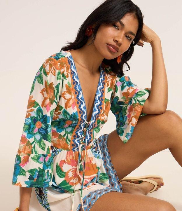 Vestido Curto Bata em Viscose com Estampa Floral e Manga 3/4 - 2