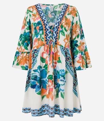 Vestido Curto Bata em Viscose com Estampa Floral e Manga 3/4
